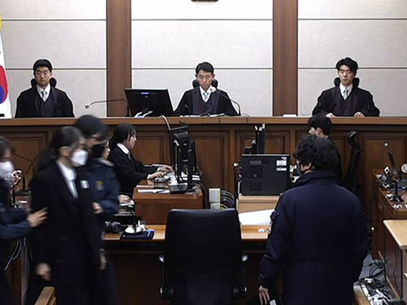 김건희 1심 판결 법정 출두 모습